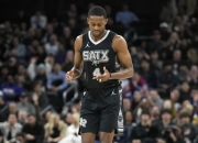 开云足球直播-包含马刺险胜凯尔特人B队，克莱绝境逆转的词条