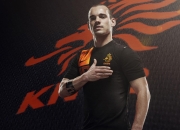 开云体育官方网站-绿茵场上的唯一性，当波兰铁骑碾过拜仁，范戴克于亚平宁之巅宣告统治