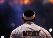 开云平台-赛道上的双重变奏，阿斯顿马丁逆转哈斯，诺里斯统治全场