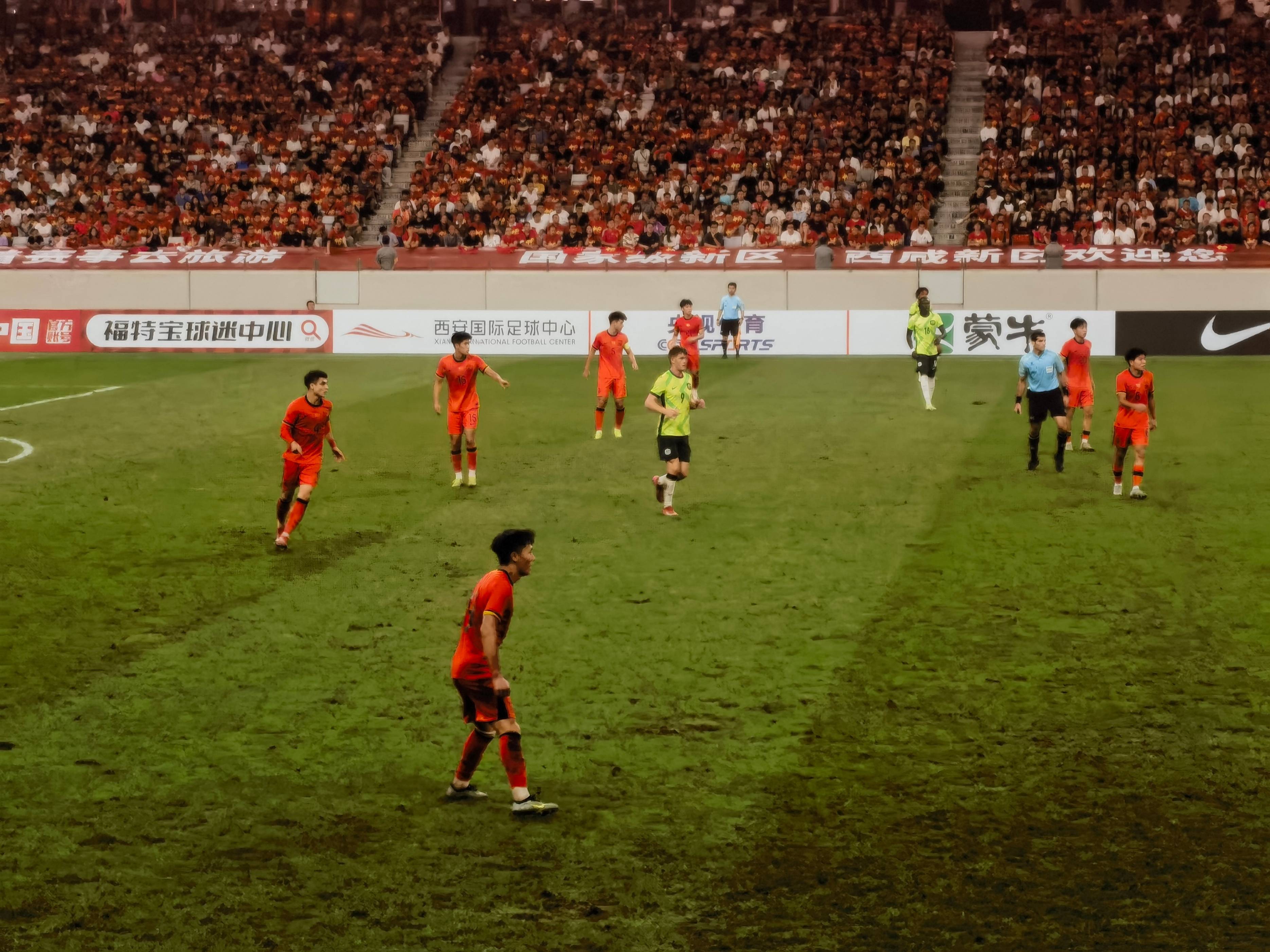 盛大足球盛事吸引众多球迷瞩目 盛大足球盛事吸引众多球迷瞩目