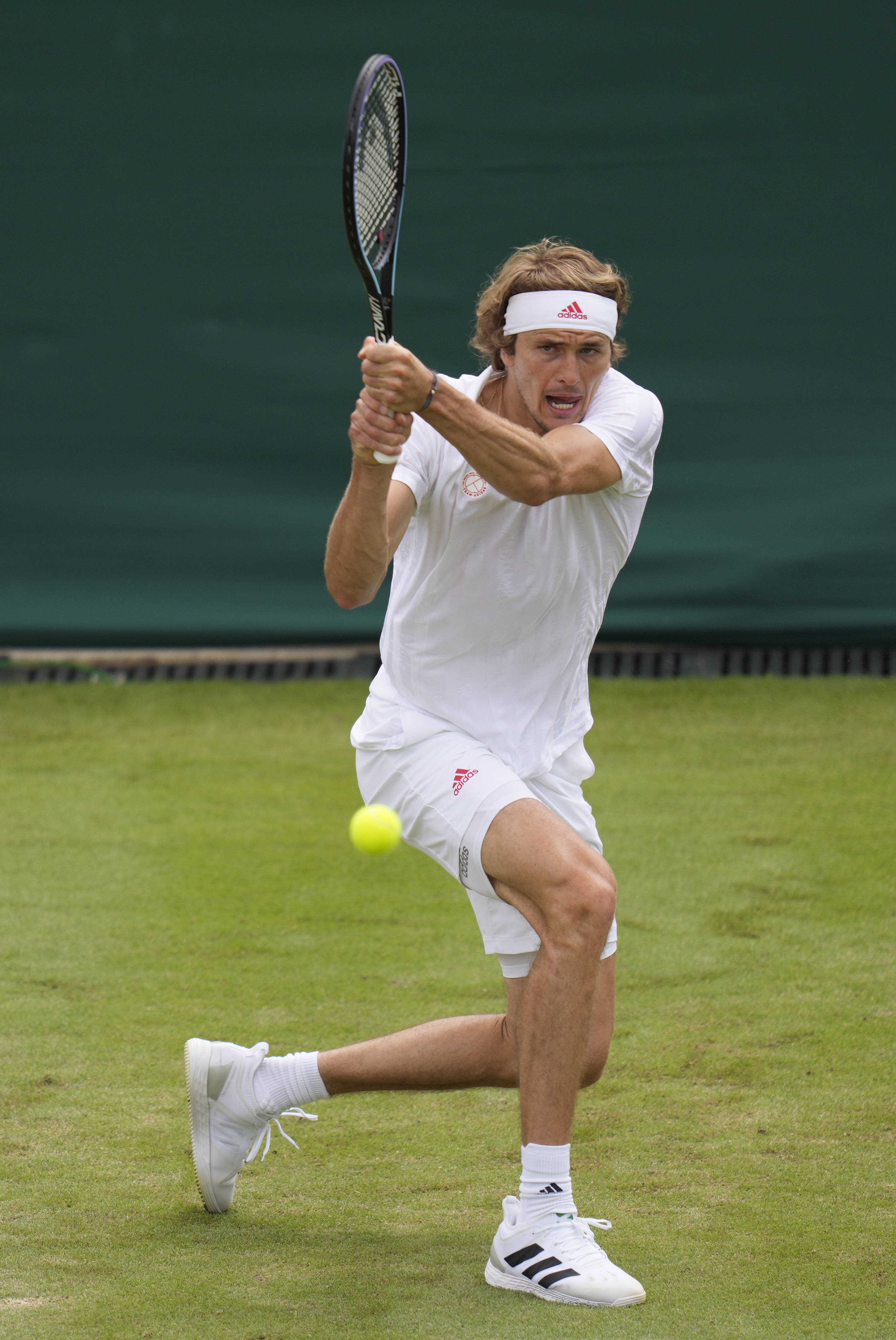 意大利网球队鏖战英国网球队,兹维列夫高光表现的简单介绍 意大利网球队鏖战英国网球队,兹维列夫高光表现的简单介绍