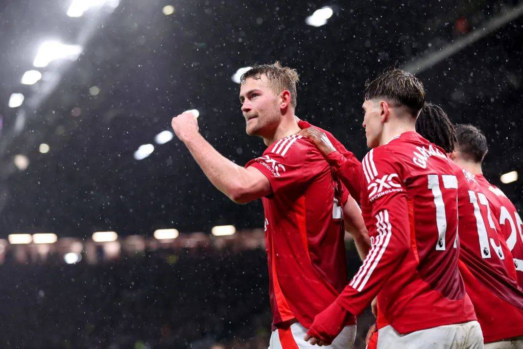 利物浦再战平,领跑优势不减 利物浦再战平,领跑优势不减