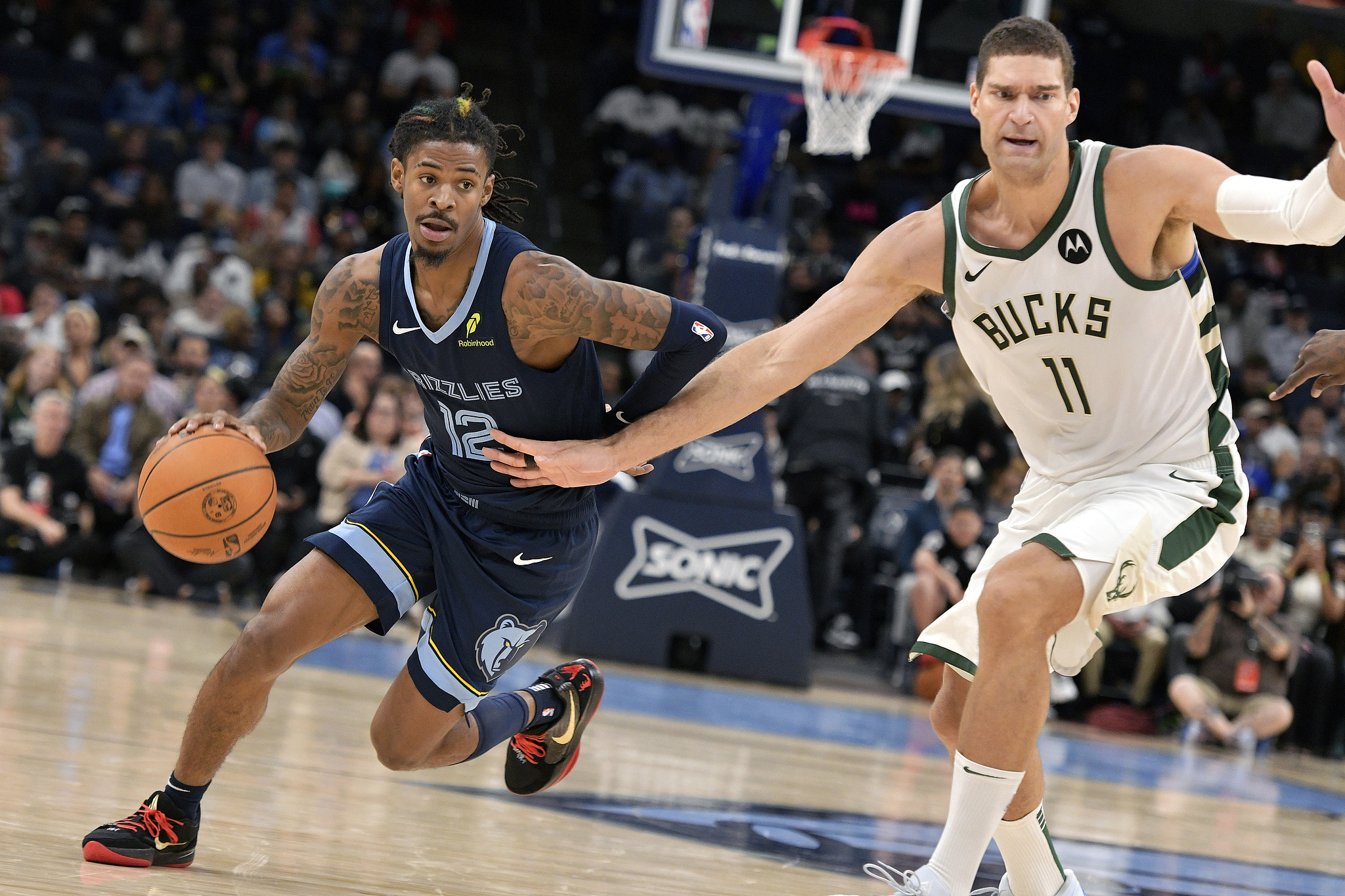 灰熊战胜雄鹿,继续保持领先优势 灰熊战胜雄鹿,继续保持领先优势