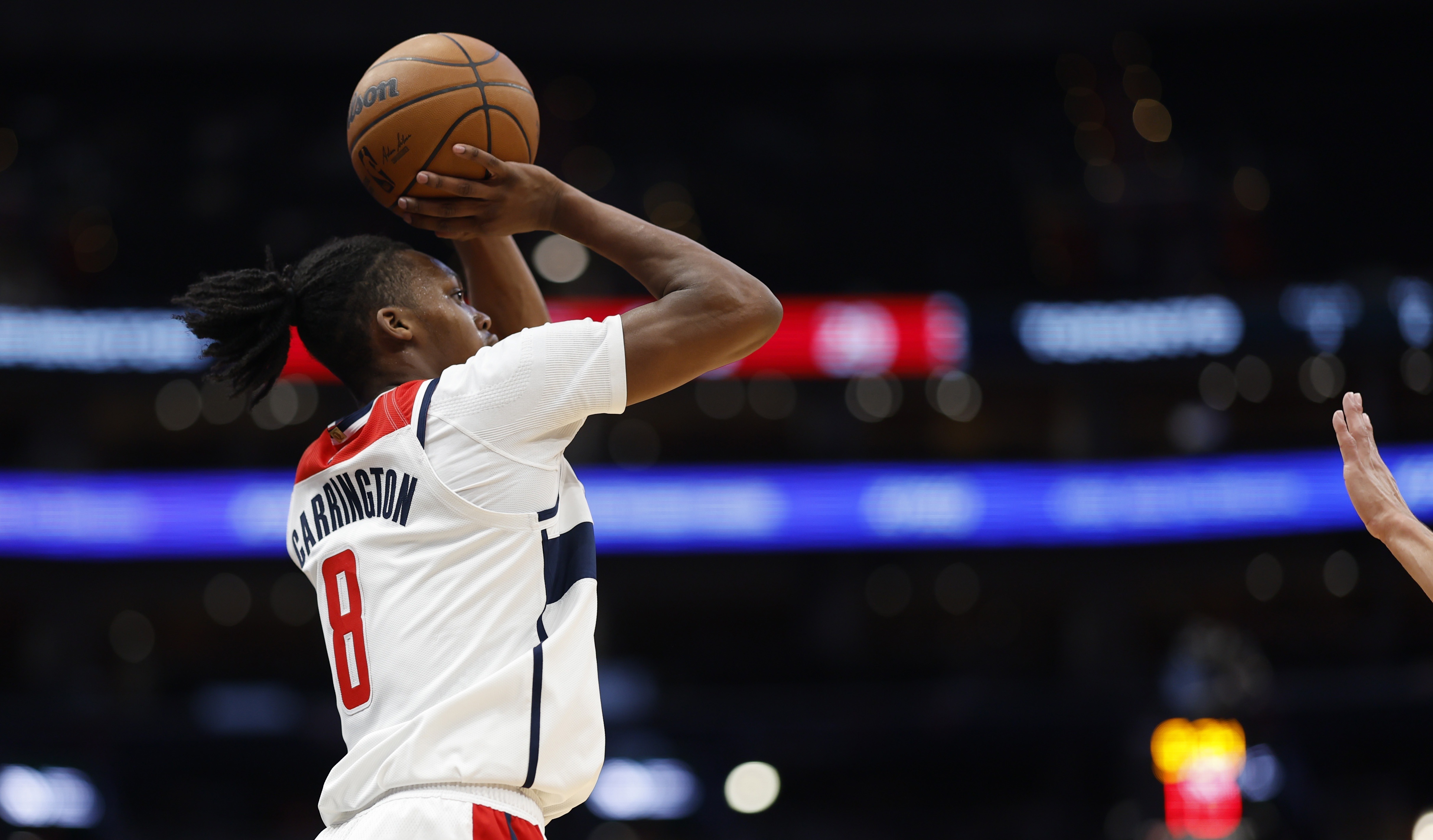 灰熊战胜雄鹿,继续保持领先优势 灰熊战胜雄鹿,继续保持领先优势