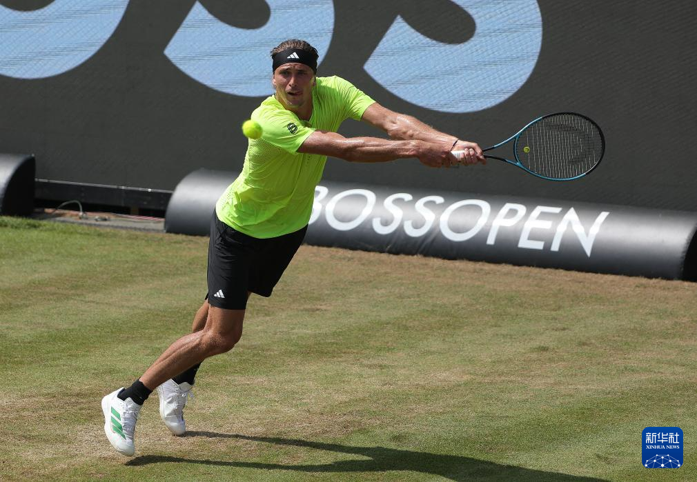 关于西班牙网球队鏖战美国网球队,兹维列夫绝境逆转的信息 关于西班牙网球队鏖战美国网球队,兹维列夫绝境逆转的信息