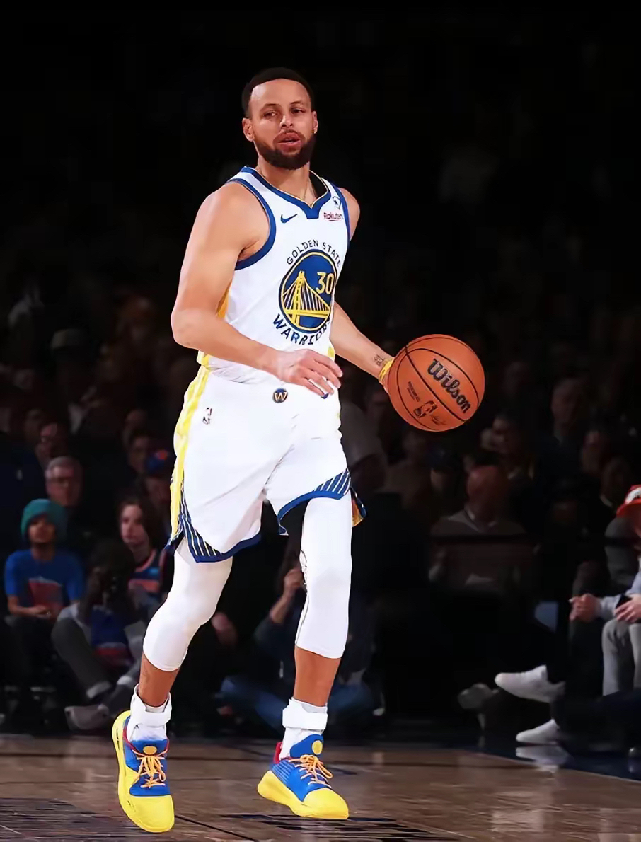 山东队轻取灰熊，库里点燃赛场