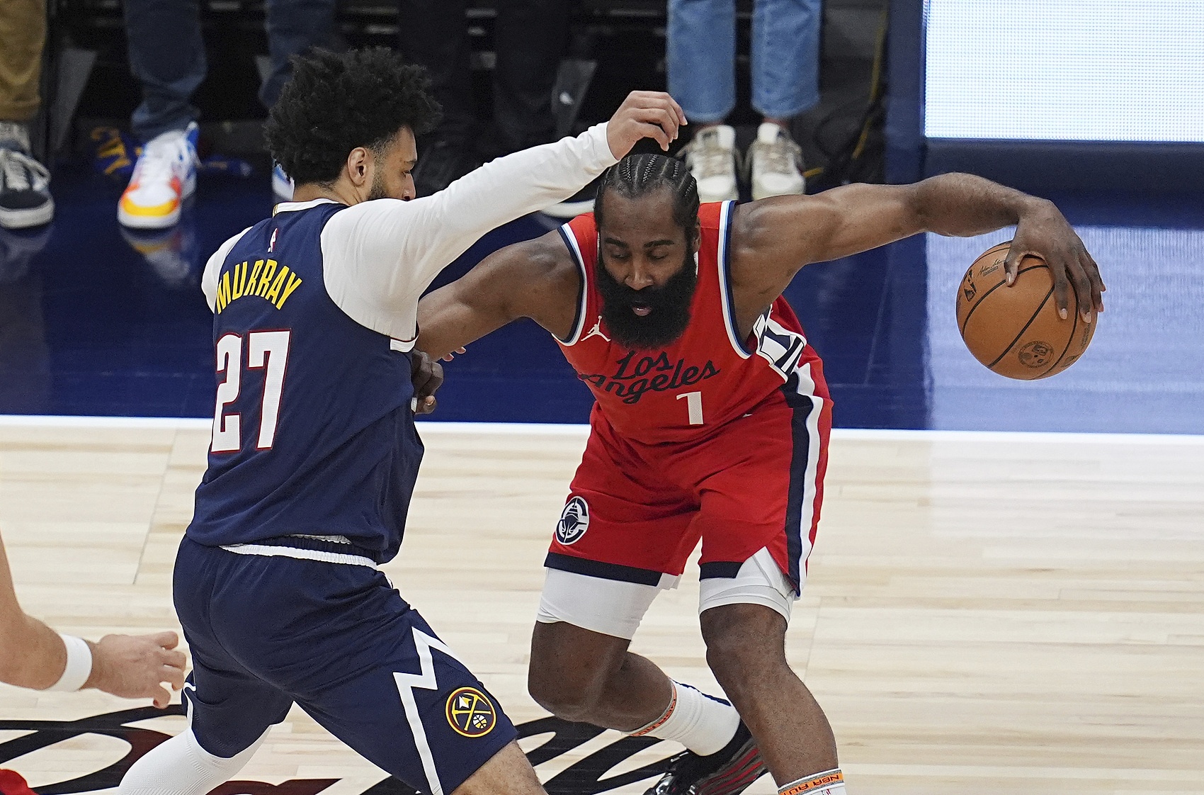 青岛队翻盘猛龙，约基奇带队取胜